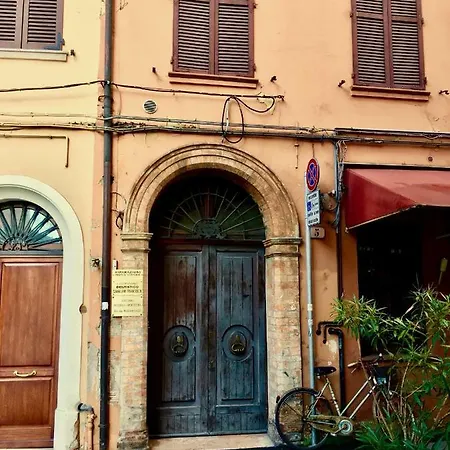Dietro Le Volte